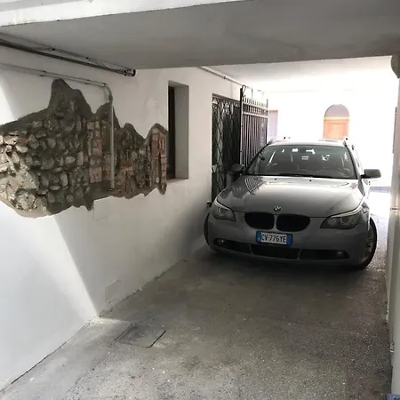 Che Piacere! In Centro Col Posto Auto Apartment