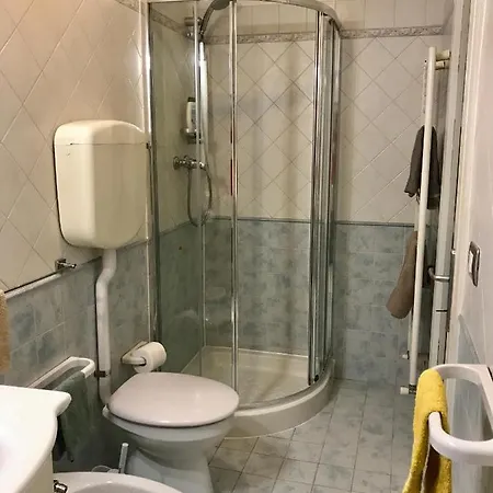 Che Piacere! In Centro Col Posto Auto דירה